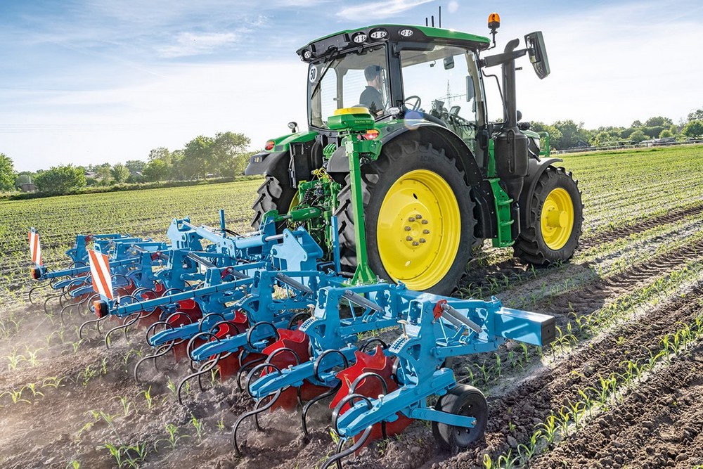 Traktorteszt: új modellek összehasonlítása gyakorlati szempontokkal 4 John Deere 6R 150