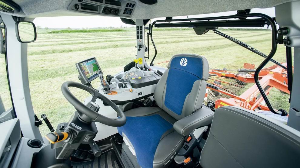 New Holland T7