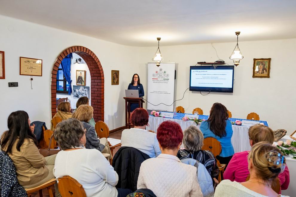 Resize of Eloado es kozonseg a konferencian
